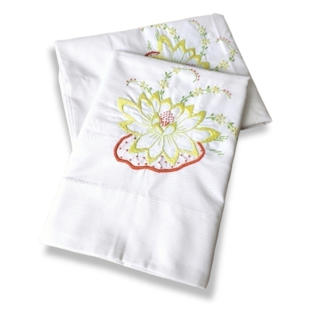 𝅺Pair Vintage Wabasso Embroidered Pillowcases